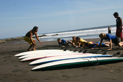 surf lesson in playa el zonte
