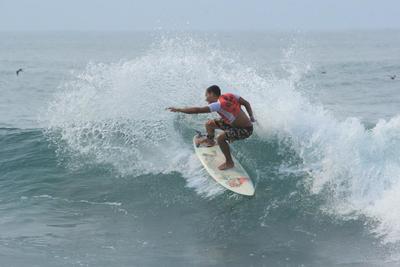surf instructor in playa el tunco